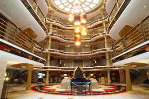 黄金5号游轮大厅