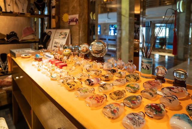 黄金2号游轮纪念品商店